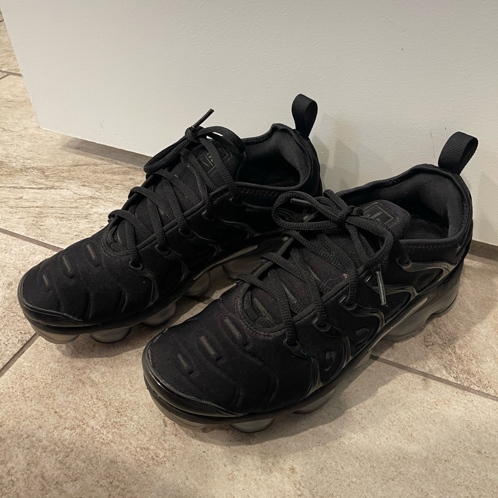 NIKE AIR VAPORMAX PLUS SE RUNNING SHOES